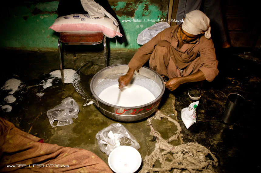 Yoghurt maker for Asian wedding in Pakistan